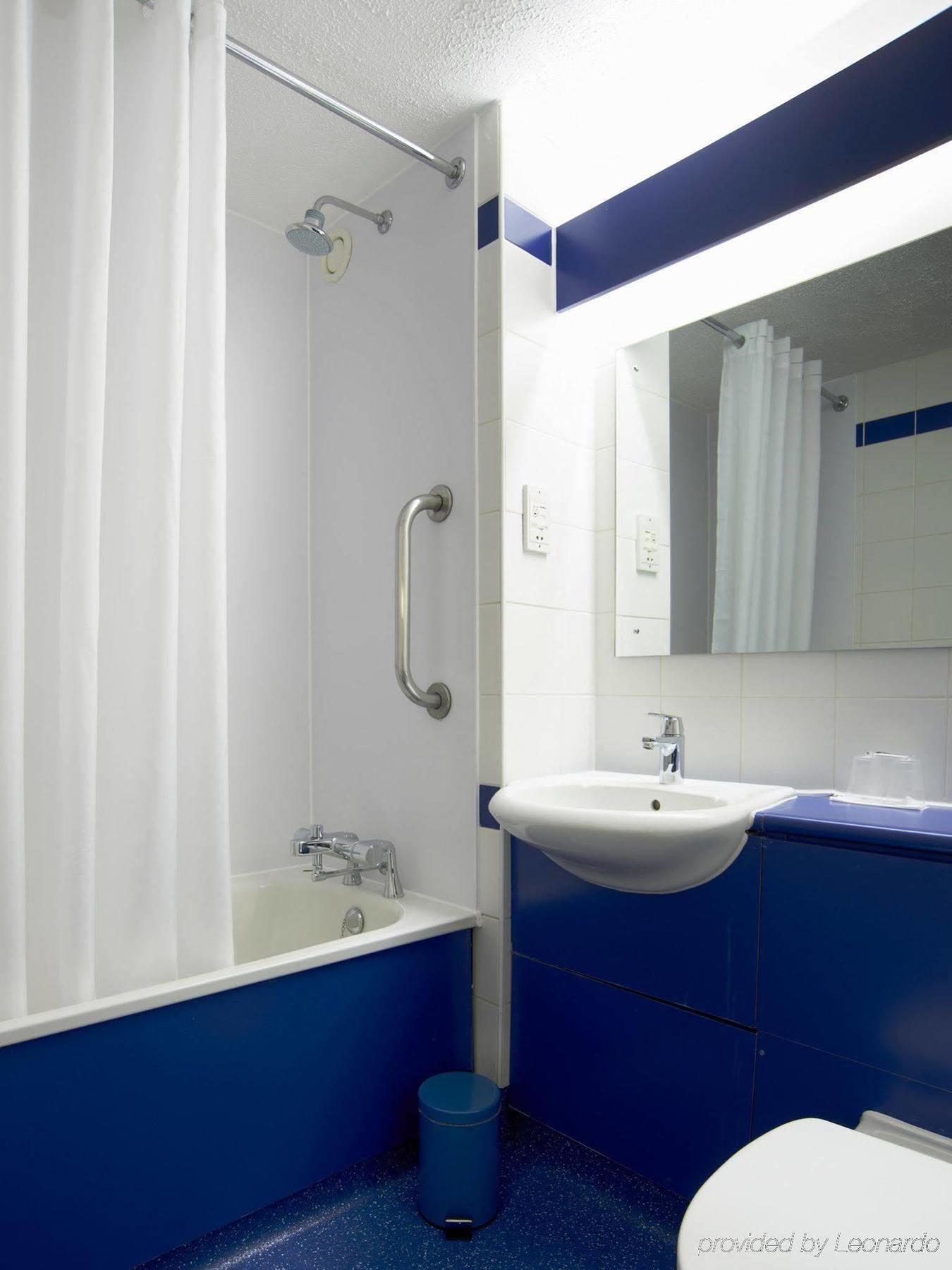 Travelodge Bath Waterside Exterior photo