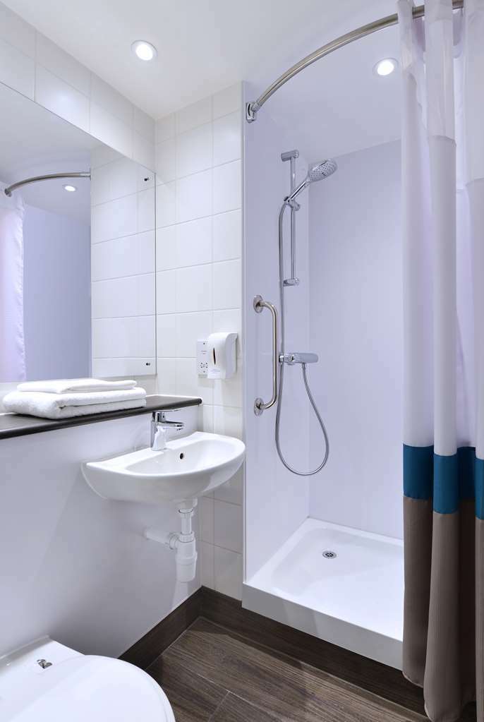 Travelodge Bath Waterside Room photo